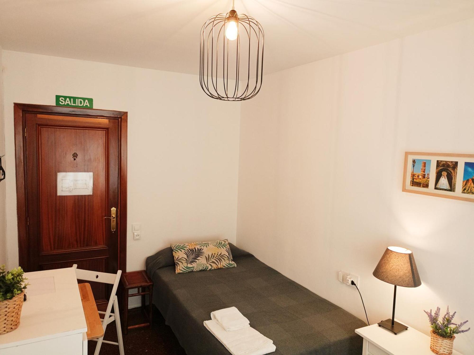 Pension Las Hojas Tudela Exterior photo