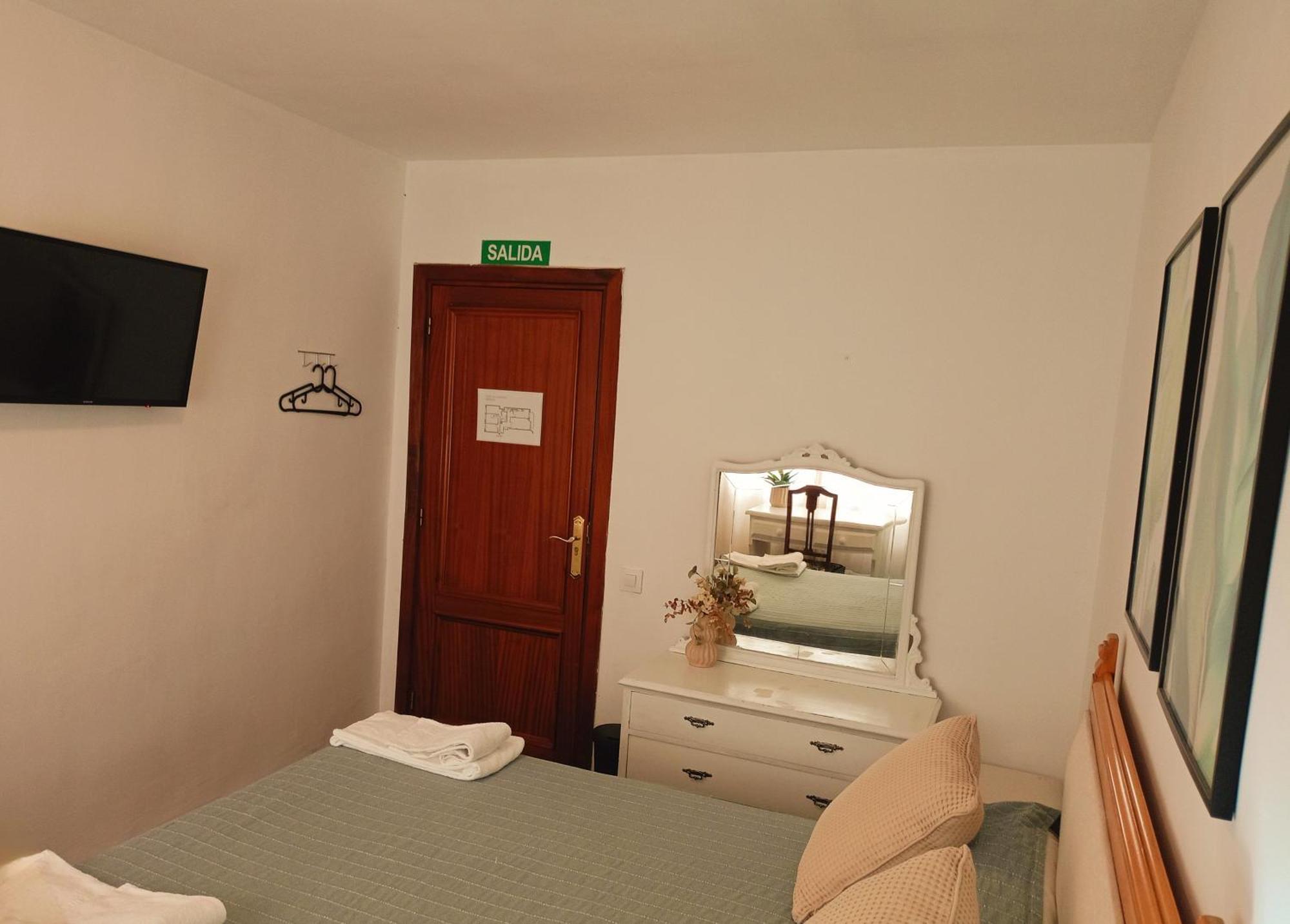 Pension Las Hojas Tudela Exterior photo